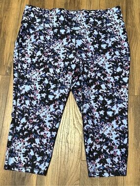 New Livi Lane Bryant Plus Cropped Leggings Abstract 22/24 NWOT